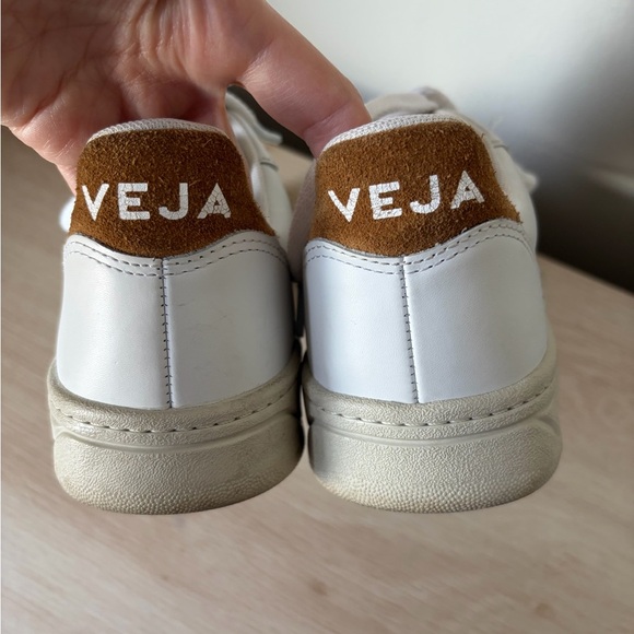 Veja V-10 Leather White Camel Sneakers 7 - Picture 9 of 14